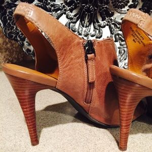 Tesori Sling Back Heels
