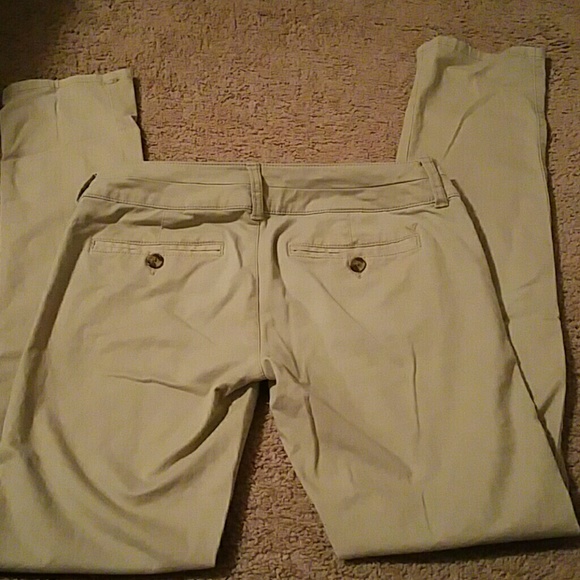 *light tan khakis. - Picture 4 of 4