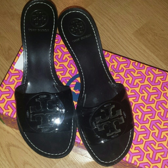 Bnib Tory burch sandal with small heel