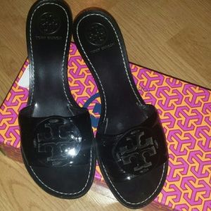 Bnib Tory burch sandal with small heel