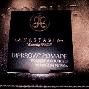 New!  Anastasia Beverly Hills Dipbrow Pomade