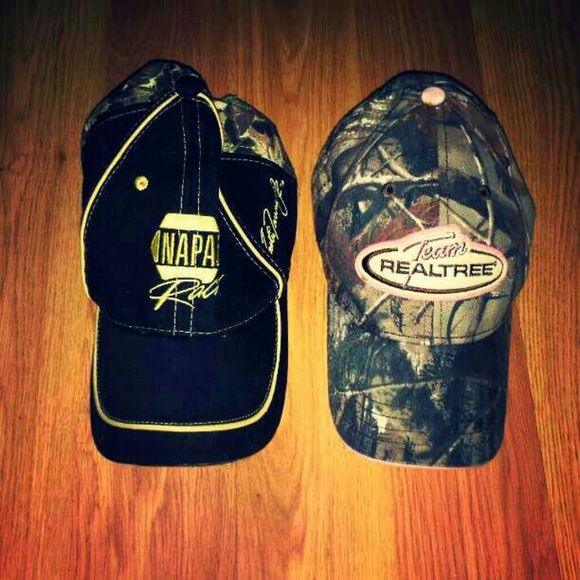 2 camo hats
