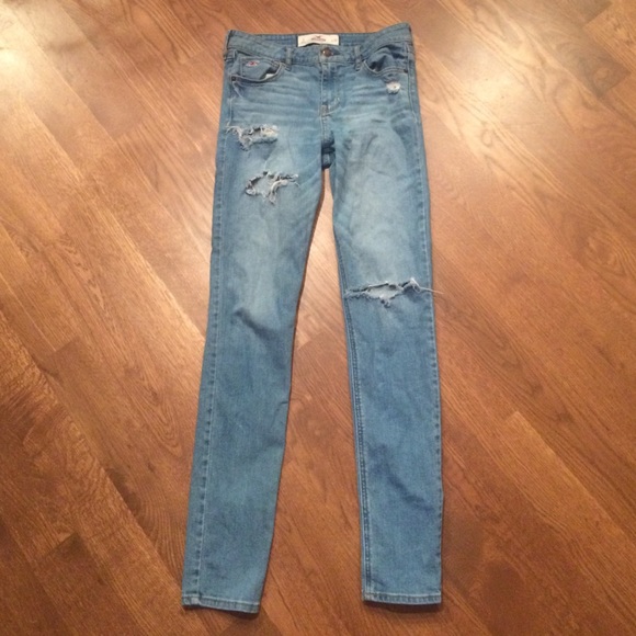 Highwaisted Distressed Hollister Jeans