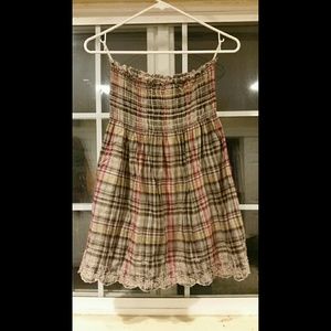 Cute plaid strapless shirt.