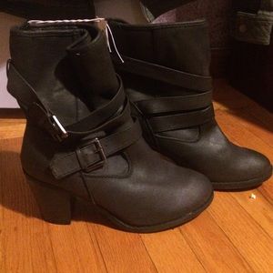 Brand new Old navy heeled black boots.