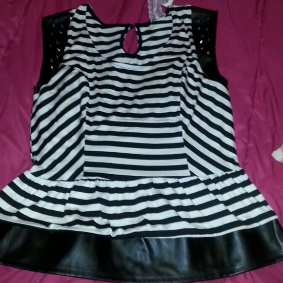 Stripe top with studs