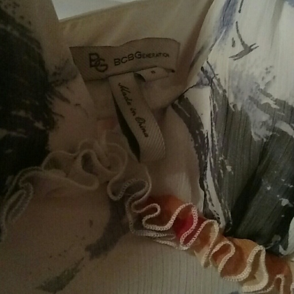 BCBG floral maxi w ruffle details - Picture 4 of 4