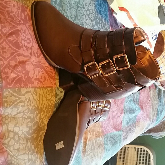 Brand new brown booties
