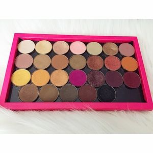 ⭐️SOLD⭐️26 Morphe Single Eyeshadows/Z-Palette