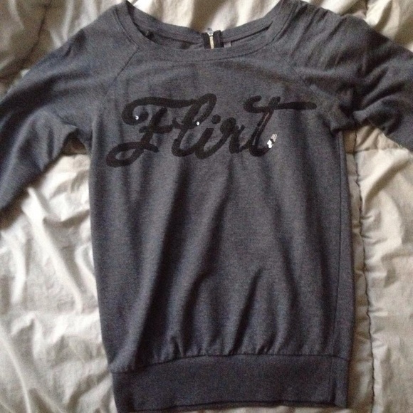 🔴long sleeve grey shirt