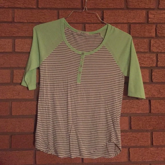 Quarter sleeved tee