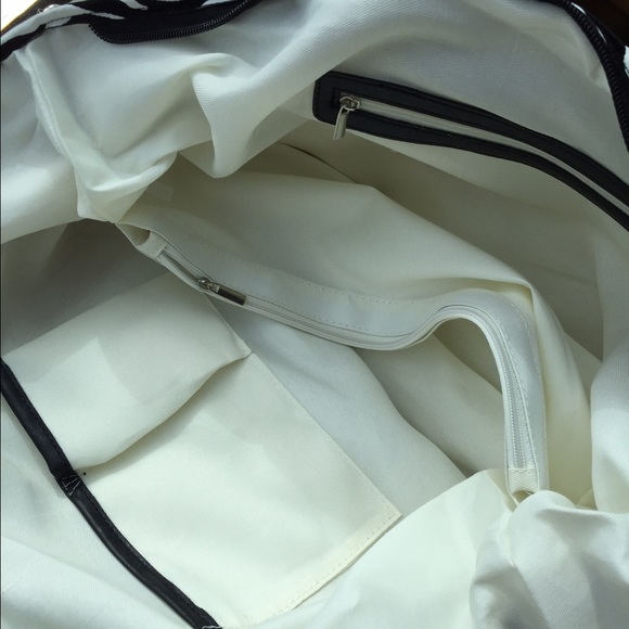 TOTE Black/White plenty of Space - Picture 3 of 3