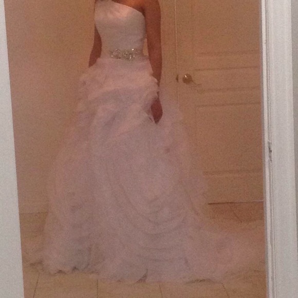 wedding dress/ gown in white - Picture 3 of 3