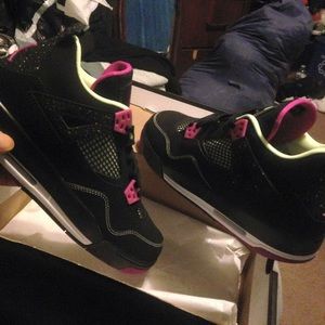 Jordan Retro GS 4's. Fits Boys or Girls. Size 7y.