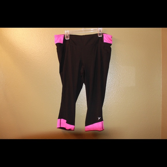 Capri leggings (exercise pants as well)