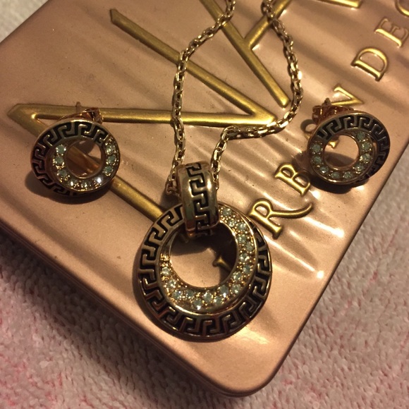 Cute Jewelry Set - Picture 2 of 4