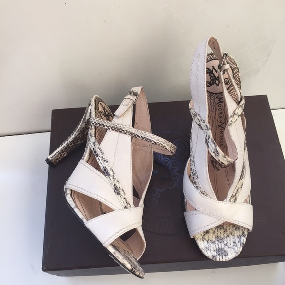 Modern Vintage Taryn Python heels sz 8.5 new - Picture 2 of 4