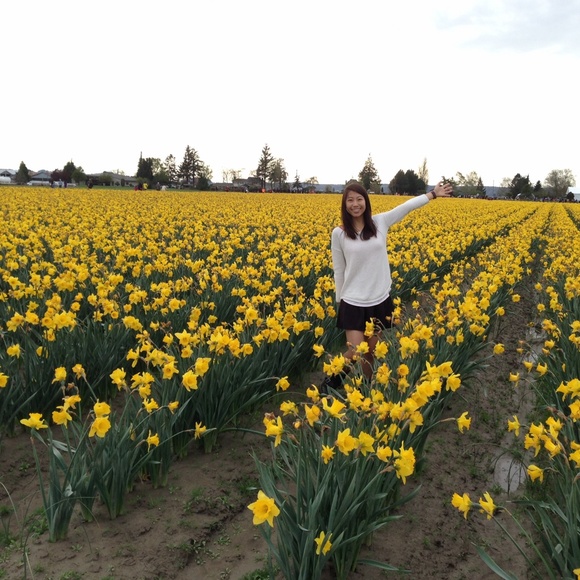 Welcome! Meet your Posher 💕 - Picture 3 of 4