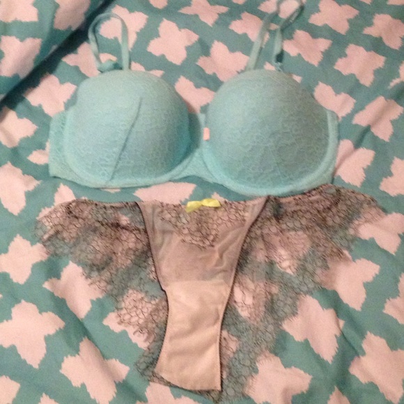 NWT BRA AND PANTY SET