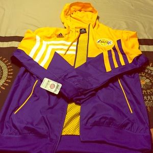 NWT XL Mens Lakers windbreaker jacket.