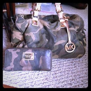 Flash sale mk grayson set
