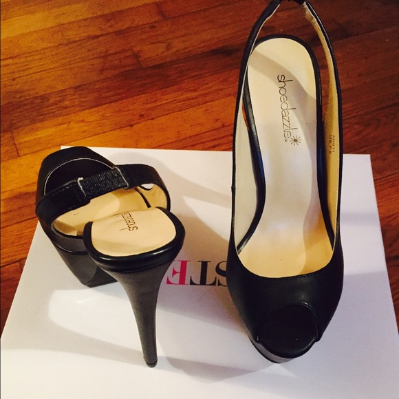Black sling back pumps - Picture 2 of 4