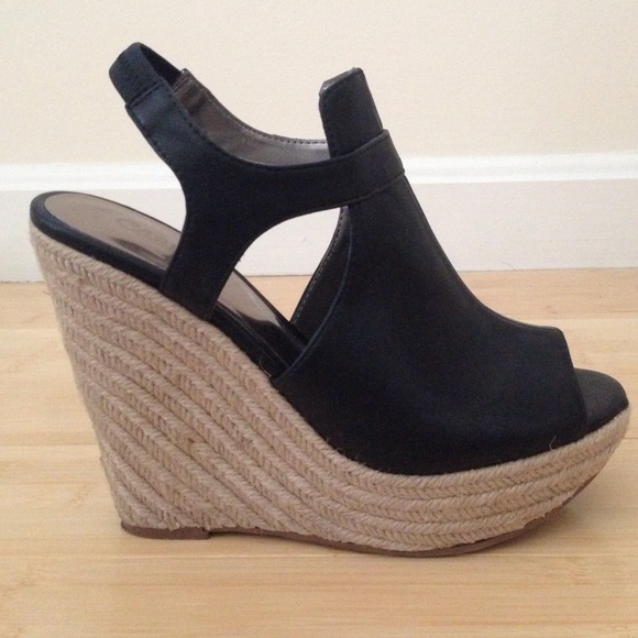 Black Carlos by Carlos Santana Bambi wedges