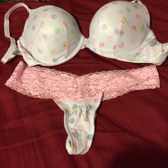 36c VS bra with matching thong - Picture 4 of 4