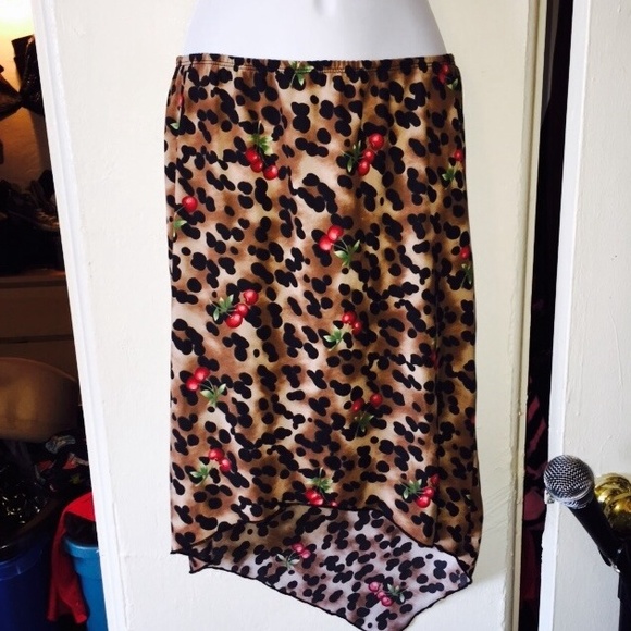 🍒 PINUP PERFECT PENCIL SKIRT WANTS SMALLER HOME😄