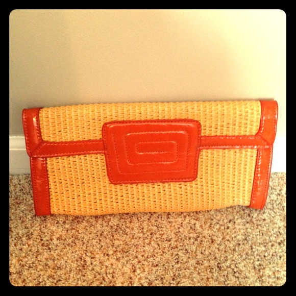 Weave clutch