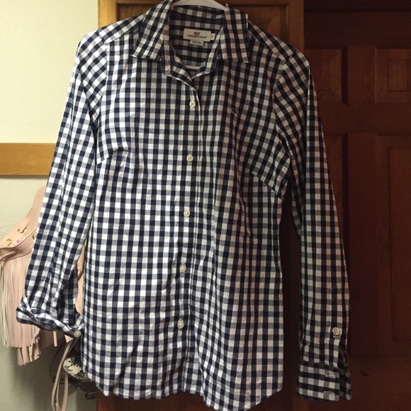 Vineyard vines button down 🐳