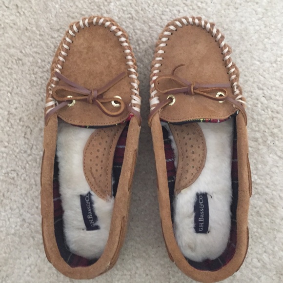 SOLD!! G.H. Bass & CO. Moccasins size 7M