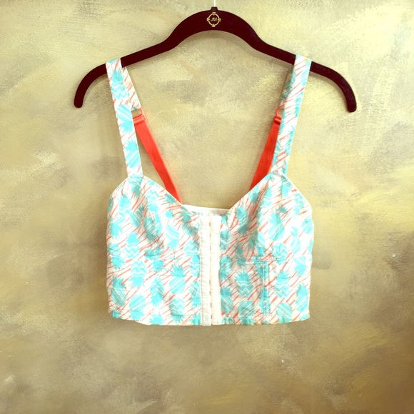 Adjustable pineapple crop top ✨SALE✨