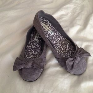 Size 5 grey flats