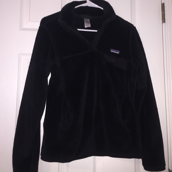 Black Patagonia pull over!