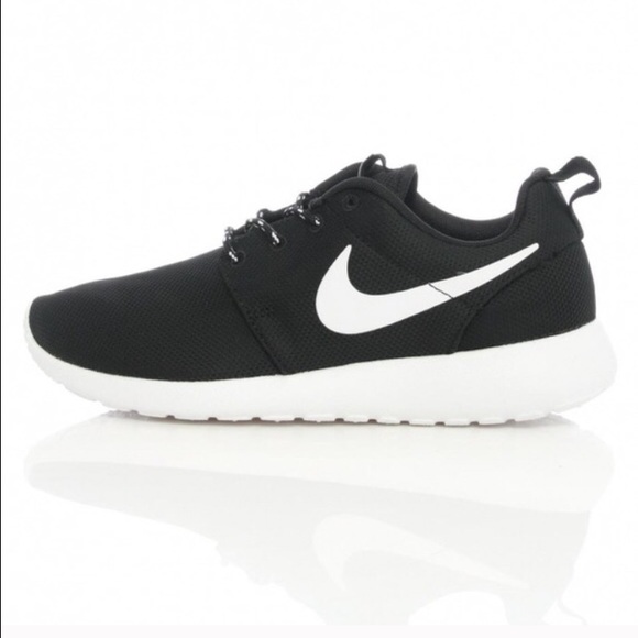 ISO Black Nike Roche Run