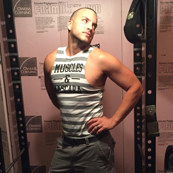 ❎❎bundle ❎❎Muscles & mascara tank top 💪🏻🎀 - Picture 3 of 3