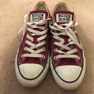 Maroon low top converse