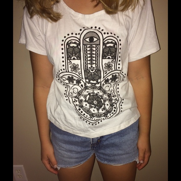 Hamsa hand graphic tee