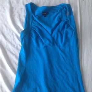 Fashionable blue express top