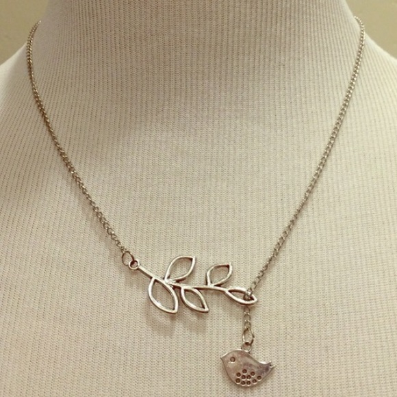 Sweet bird and leaves necklace - Picture 3 of 3
