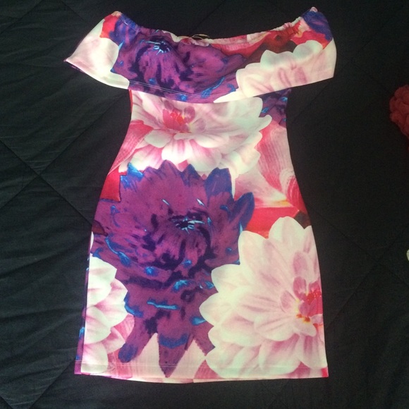 Paradis Co. Dresses & Skirts - Off Shoulder BodyCon Floral Dress