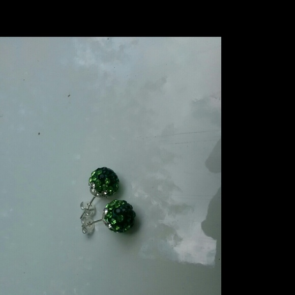 Emerald green stamp sterling silver earring - Picture 2 of 3