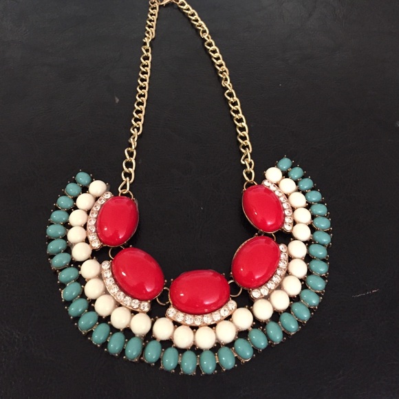 Statement necklace