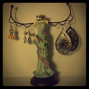 Vintage-look jewelry stand