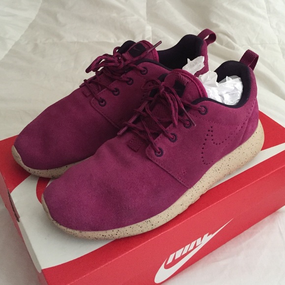 Nike Roshe Suede ⭐️on hold ⭐️