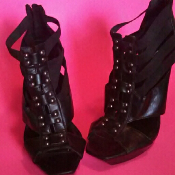 ##SOLD##     Black strappy heels