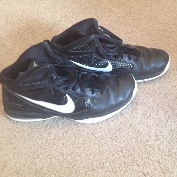 black and white Nike basketball shoes