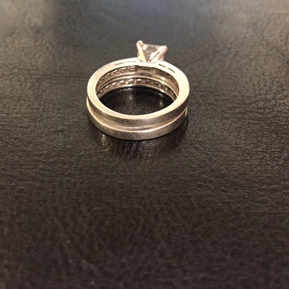 Used ring set - Picture 2 of 3