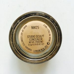 MAC Studio Sculpt Concealer- NW25
